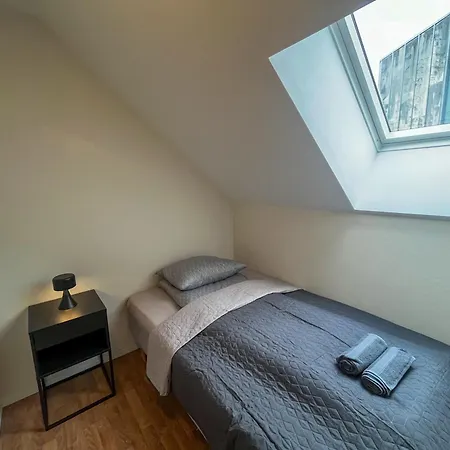 Parken - Downtown With 2br, Balcony, Private Parking And Elevator オーレスン