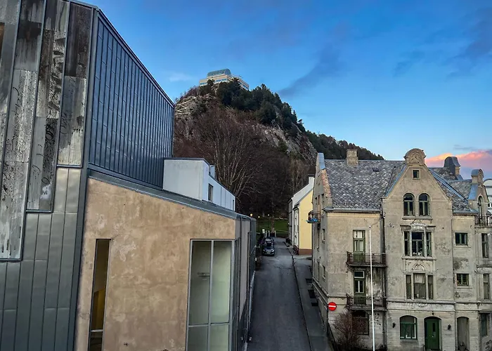 Leilighet Parken - Downtown With 2br, Balcony, Private Parking And Elevator